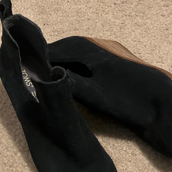 TOMS Classic Black Ankle Boots - Picture 6 of 10